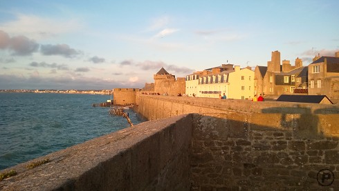 Na hradbch v St-Malo